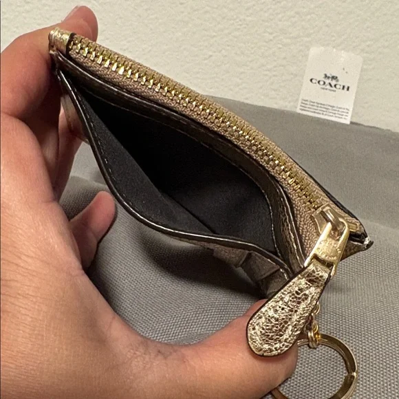 COACH Gold ID Multi Card Case With Keychain - Picture 5 of 7